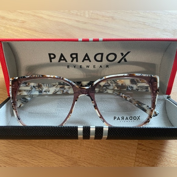 Paradox Eyeglass Frame with Case Included. - Picture 2 of 4